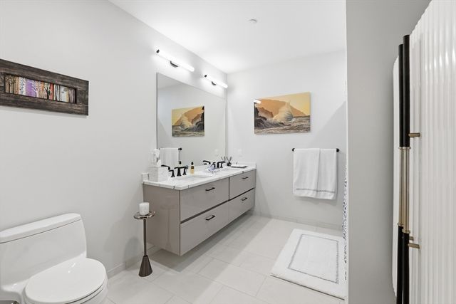 68 Los Angeles PH5, Newton, MA 02458