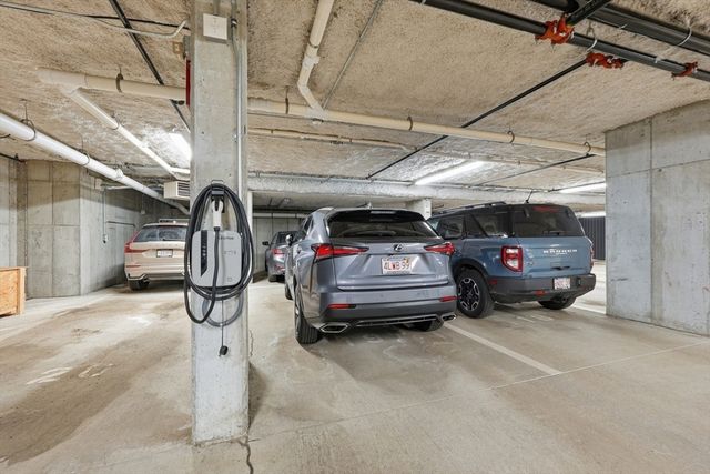 68 Los Angeles PH5, Newton, MA 02458