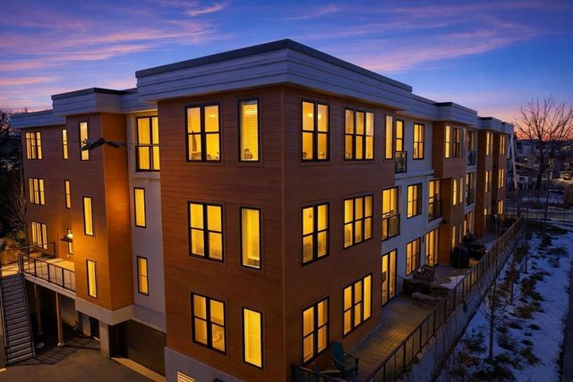 68 Los Angeles PH5, Newton, MA 02458