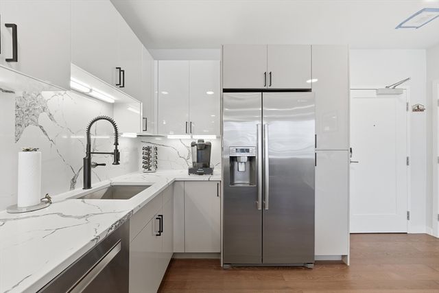 68 Los Angeles PH5, Newton, MA 02458