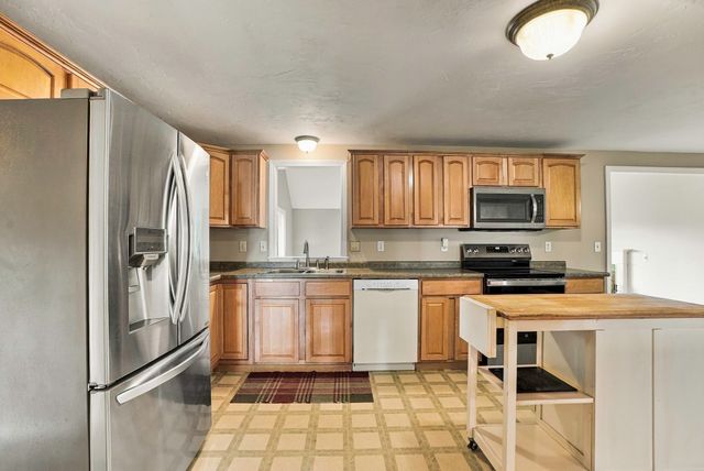21 Lyons Rd, Dudley, MA 01571