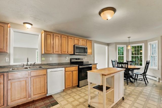 21 Lyons Rd, Dudley, MA 01571