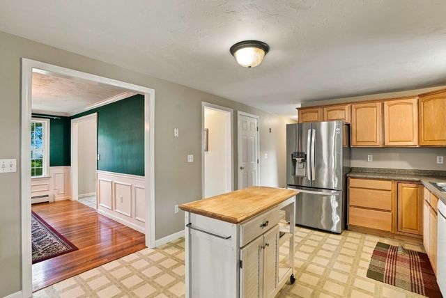 21 Lyons Rd, Dudley, MA 01571