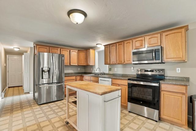 21 Lyons Rd, Dudley, MA 01571