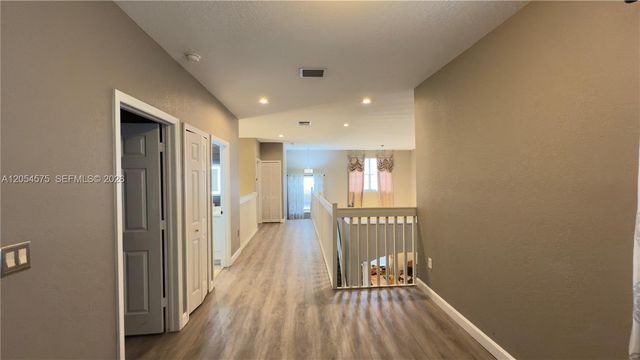1247 NW 165th Ave, Pembroke Pines, FL 33028