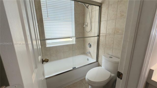 1247 NW 165th Ave, Pembroke Pines, FL 33028
