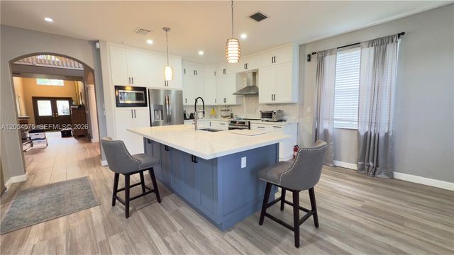 1247 NW 165th Ave, Pembroke Pines, FL 33028