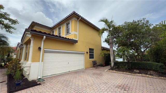 1247 NW 165th Ave, Pembroke Pines, FL 33028
