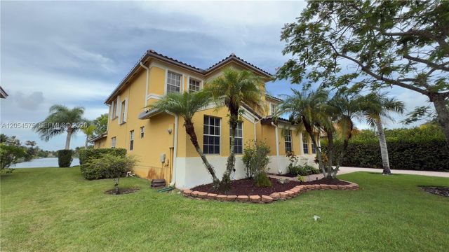 1247 NW 165th Ave, Pembroke Pines, FL 33028