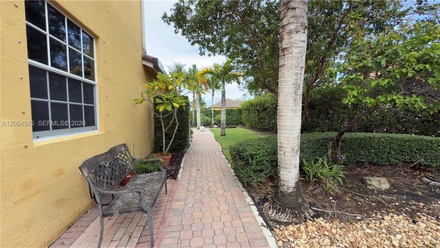 1247 NW 165th Ave, Pembroke Pines, FL 33028