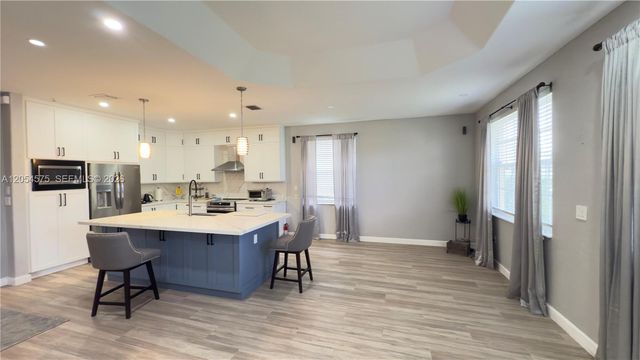 1247 NW 165th Ave, Pembroke Pines, FL 33028