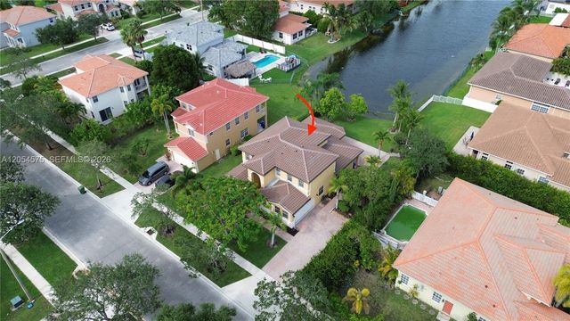 1247 NW 165th Ave, Pembroke Pines, FL 33028