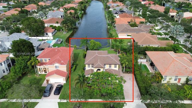 1247 NW 165th Ave, Pembroke Pines, FL 33028