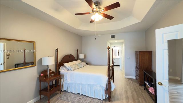 1247 NW 165th Ave, Pembroke Pines, FL 33028