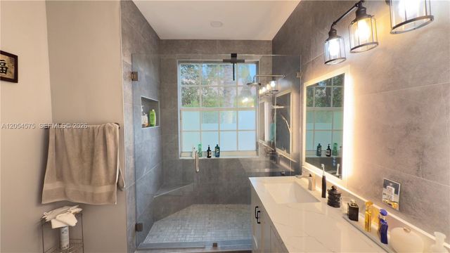 1247 NW 165th Ave, Pembroke Pines, FL 33028