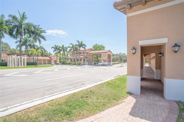 623 SW 146th Ter, Pembroke Pines, FL 33027