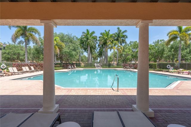 623 SW 146th Ter, Pembroke Pines, FL 33027