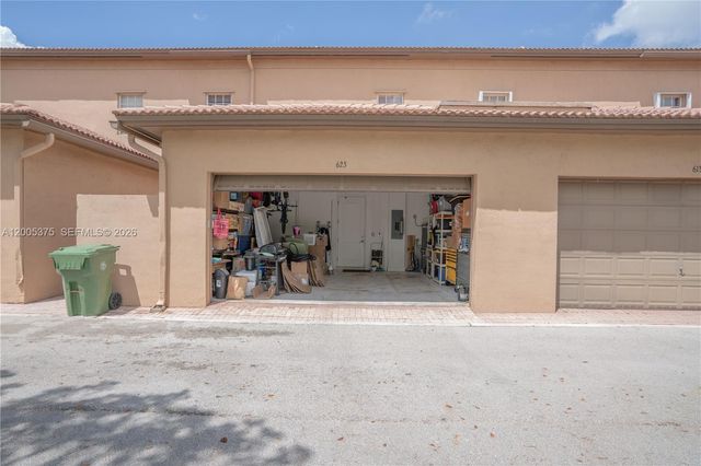 623 SW 146th Ter, Pembroke Pines, FL 33027