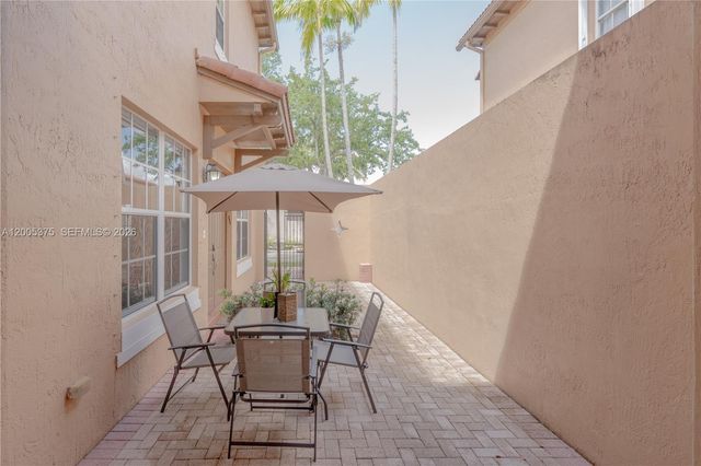 623 SW 146th Ter, Pembroke Pines, FL 33027