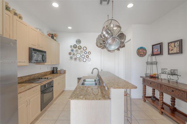 623 SW 146th Ter, Pembroke Pines, FL 33027