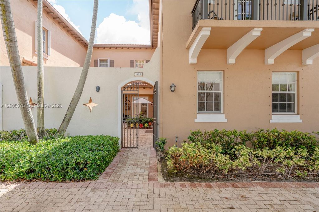 623 SW 146th Ter, Pembroke Pines, FL 33027