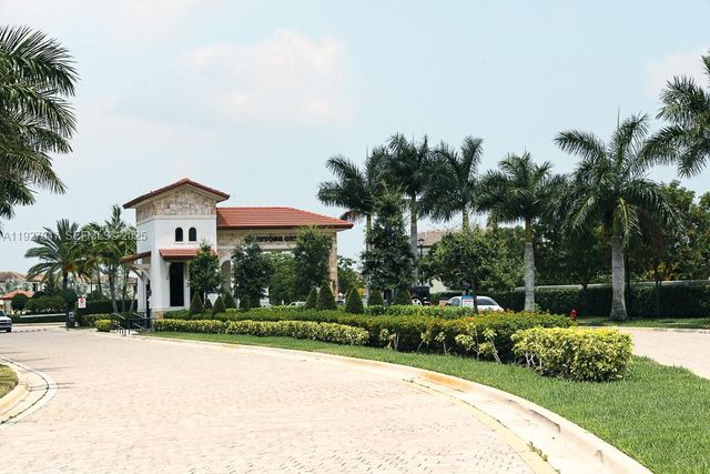 3434 W 104th Ter, Hialeah, FL 33018