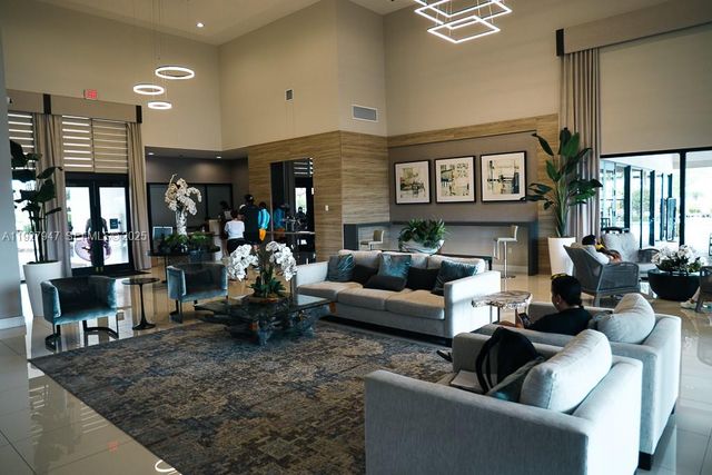 3434 W 104th Ter, Hialeah, FL 33018