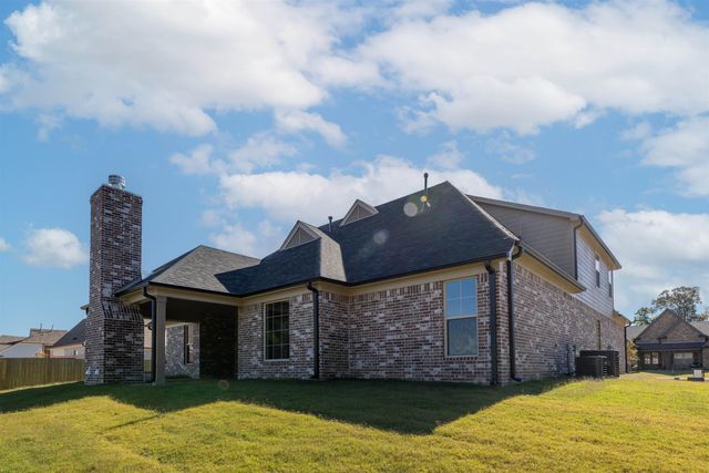 240 LAUREL WOOD LN, Oakland, TN 38060