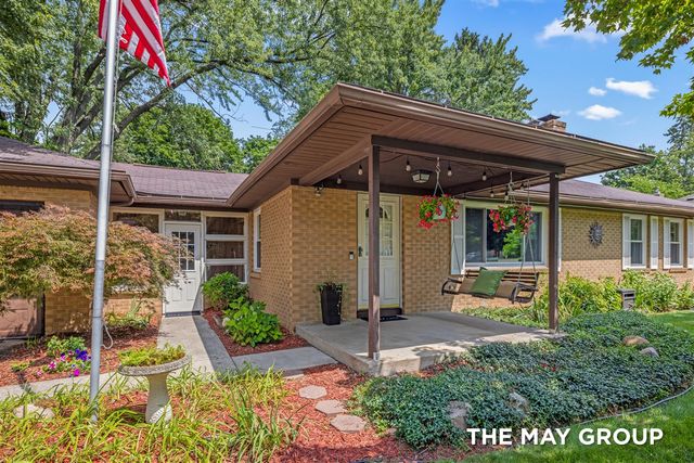 1515 Lancashire Drive, Grand Rapids, MI 49508