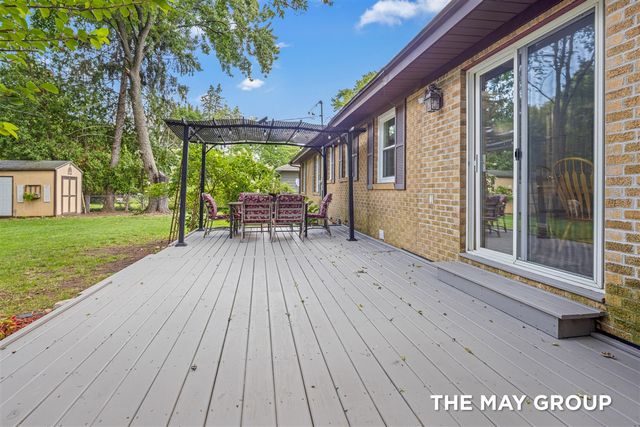 1515 Lancashire Drive, Grand Rapids, MI 49508