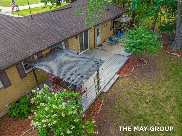 1515 Lancashire Drive, Grand Rapids, MI 49508