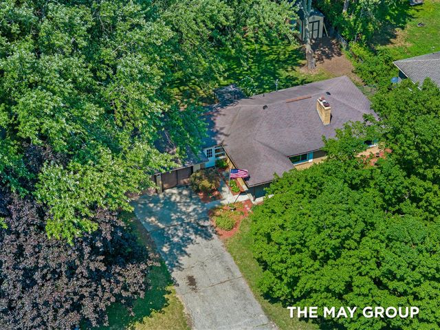 1515 Lancashire Drive, Grand Rapids, MI 49508