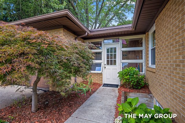 1515 Lancashire Drive, Grand Rapids, MI 49508