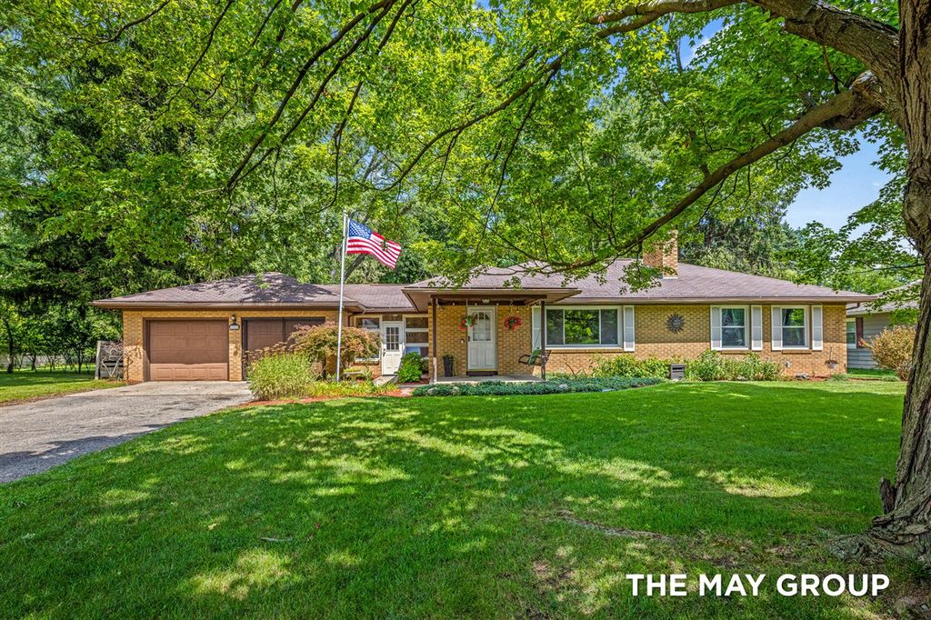1515 Lancashire Drive, Grand Rapids, MI 49508