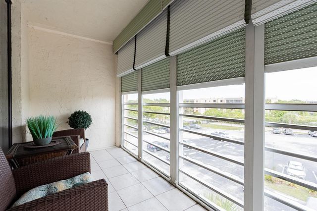 2811 Somerset Drive 412, Lauderdale Lakes, FL 33311