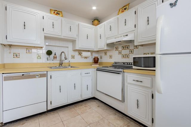 2811 Somerset Drive 412, Lauderdale Lakes, FL 33311