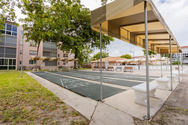 2811 Somerset Drive 412, Lauderdale Lakes, FL 33311