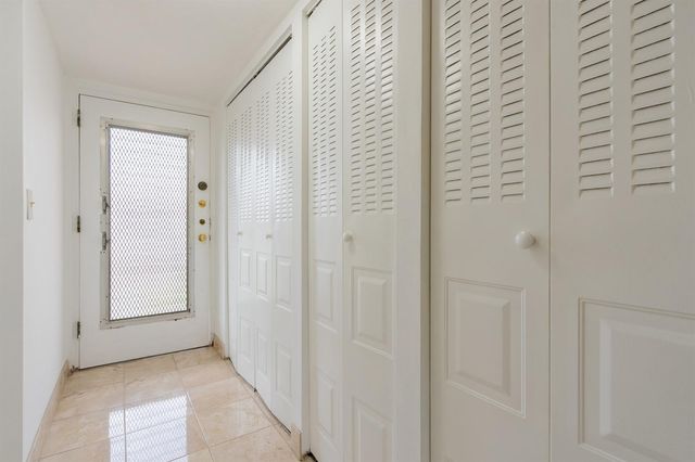2811 Somerset Drive 412, Lauderdale Lakes, FL 33311