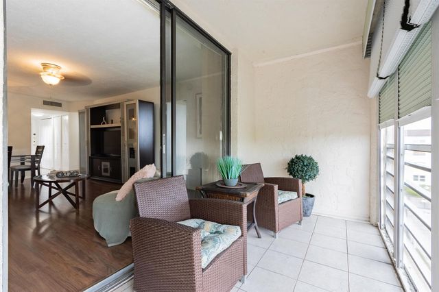 2811 Somerset Drive 412, Lauderdale Lakes, FL 33311