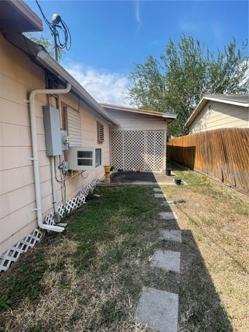 517 E Lee Ave, Kingsville, TX 78363