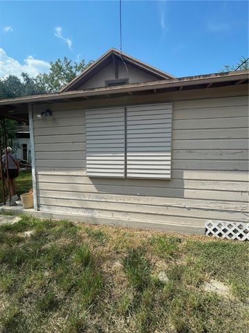 517 E Lee Ave, Kingsville, TX 78363