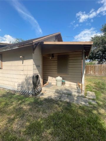 517 E Lee Ave, Kingsville, TX 78363