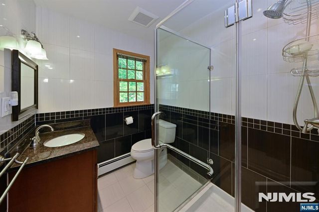 600 Mazur Avenue, Paramus, NJ 07652