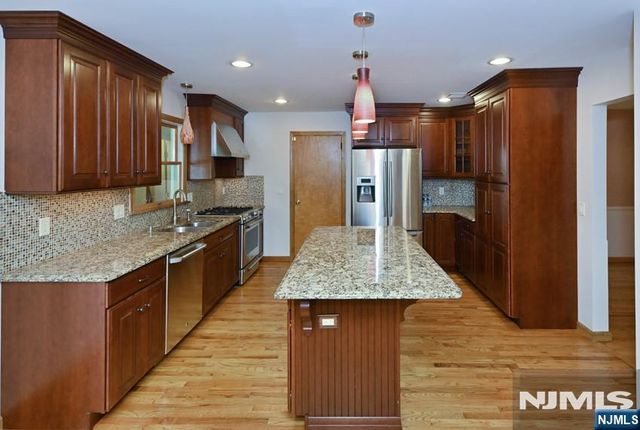 600 Mazur Avenue, Paramus, NJ 07652