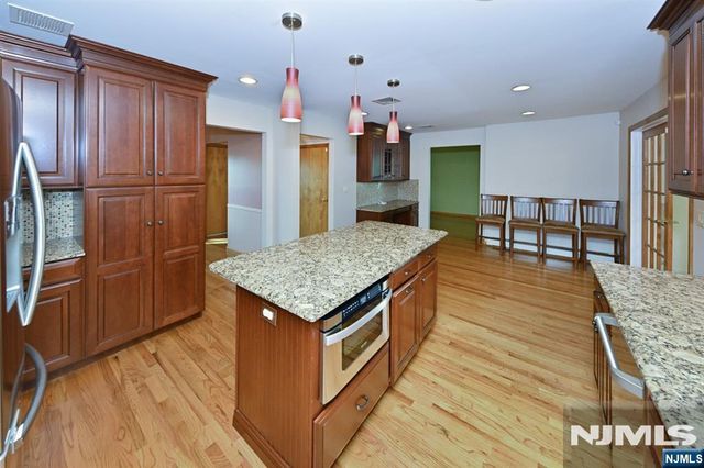 600 Mazur Avenue, Paramus, NJ 07652