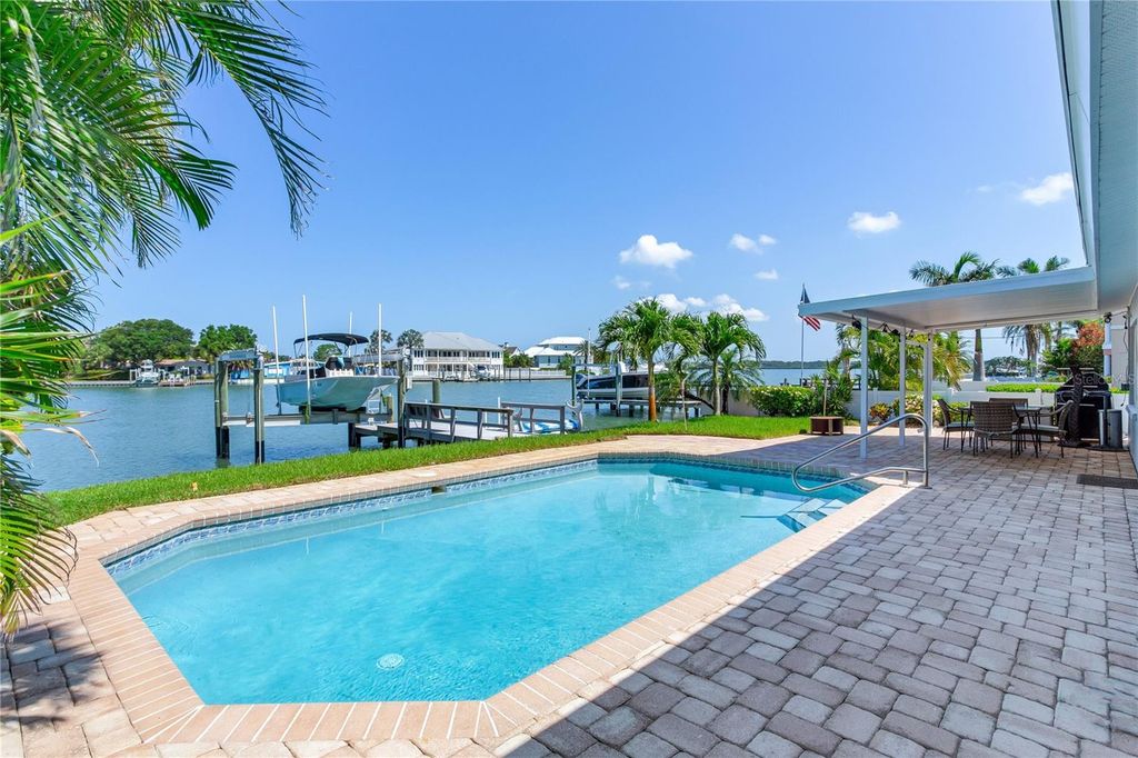 16458 REDINGTON DRIVE, Redington Beach, FL 33708
