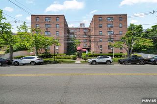 130 Orient Way 4E, Rutherford, NJ 07070