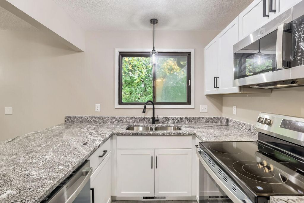 13358 Hughes Court, Apple Valley, MN 55124 — photo 3