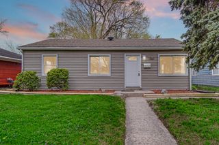 7608 Catalpa Avenue, Hammond, IN 46324