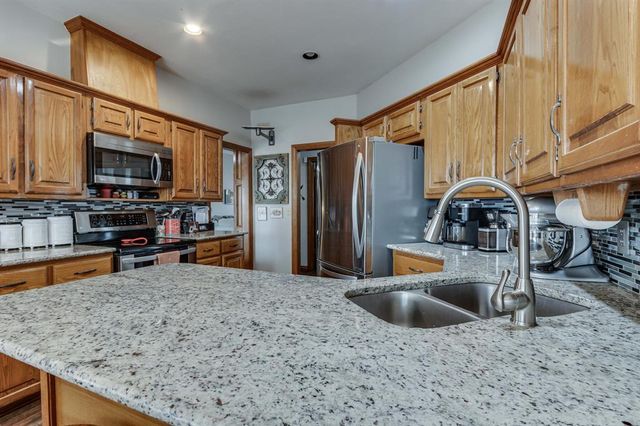 305 N Jasper Way, Mustang, OK 73064